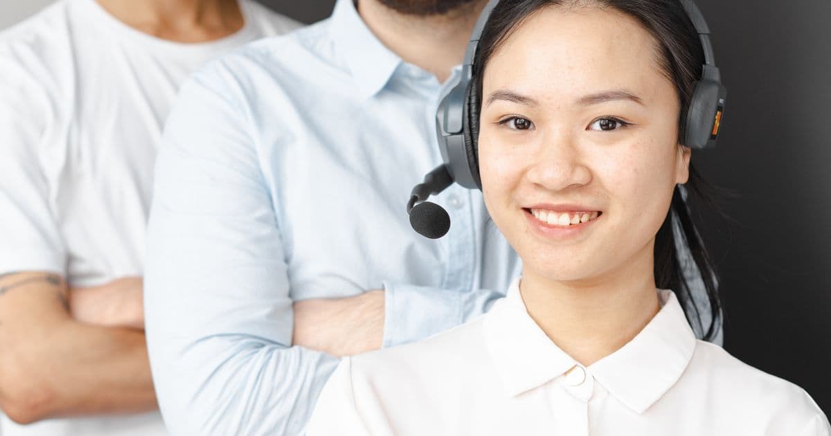 AI Receptionist vs Traditional Answering Service for Agencies