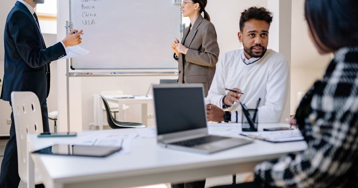 How to Choose Your First Niche as an AI Voice Agency