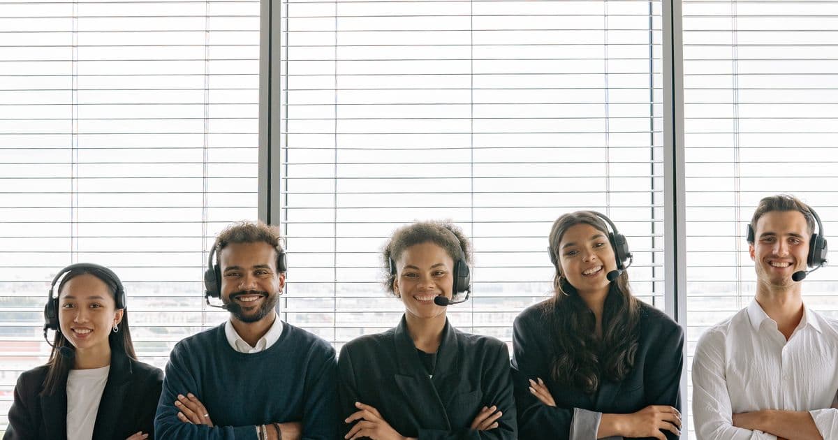 How to Train a Virtual Assistant to Manage AI Voice Agent Clients